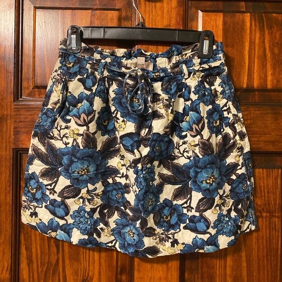 Ann Taylor LOFT Petites Linen-Blend Oversized Floral Mini Skirt Paperbag Waist - Picture 3 of 10